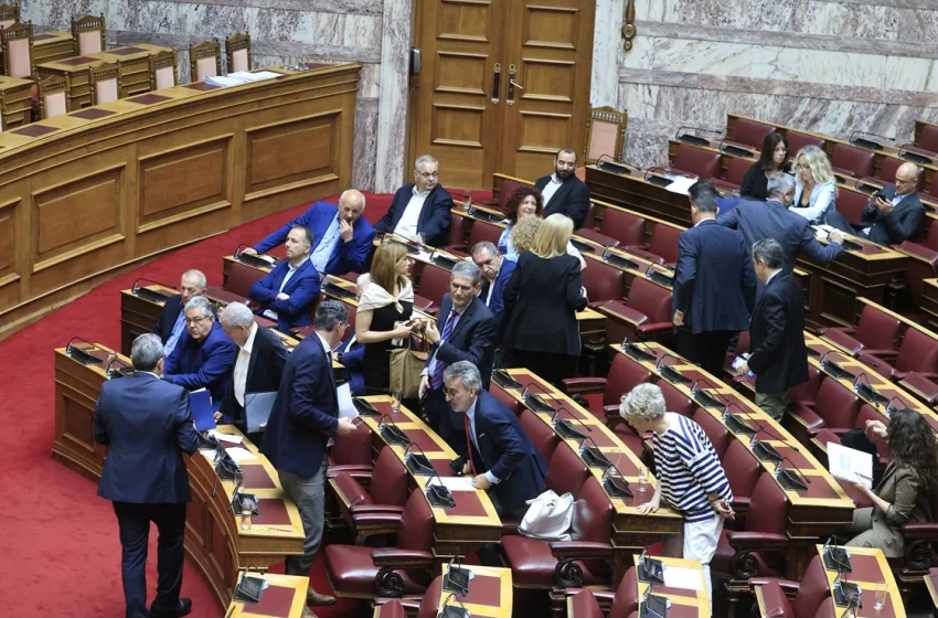  ΣΥΡΙΖΑ:”Νευρική κρίση” στην ΚΟ-Παραιτήσεις χωρίς εγγυήσεις Τσίπρα-Ο Σπίρτζης αρνείται την έδρα Καραμέρου, η Κοροβέση ανεξαρτητοποιείται