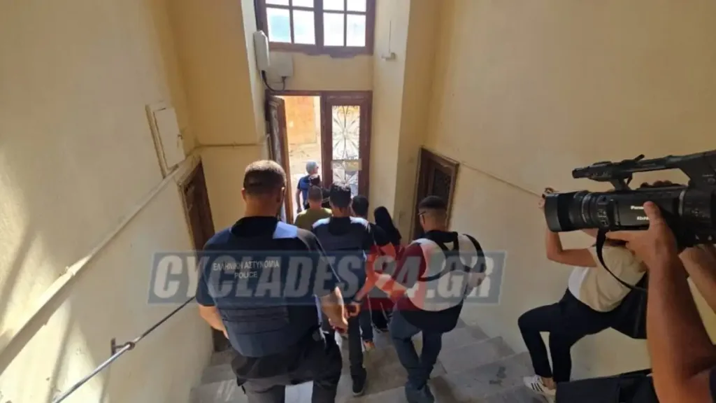 syros dolofonia zevgari gynaika
