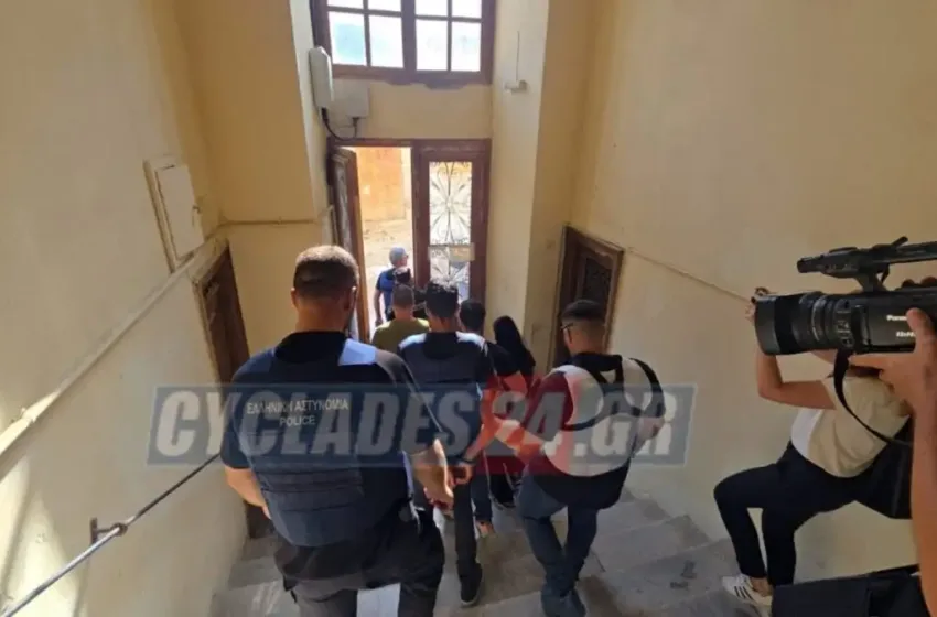  Δολοφονία Σύρος: Δεν ασκήθηκαν ακόμη διώξεις στο ζευγάρι- Αυτοψία και αναπαράσταση στο σπίτι