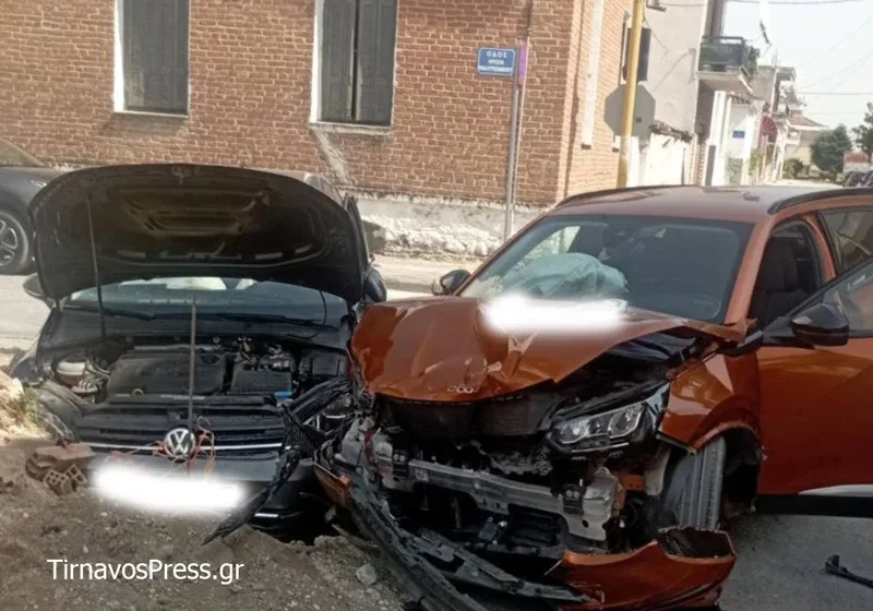  Λάρισα: Σφοδρή σύγκρουση οχημάτων με 3 τραυματίες στον Τύρναβο