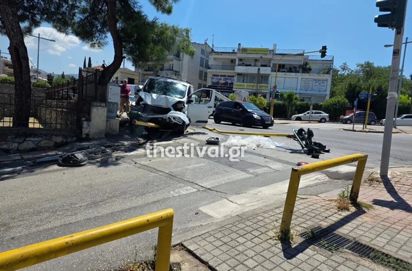  Σύγκρουση δυο οχημάτων στην Πυλαία Θεσσαλονίκης – Ελαφρά τραυματίστηκε ο ένας οδηγός