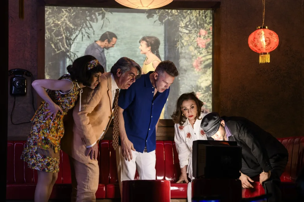 tzeni tzeni dimotiko theatro peiraia.jpg