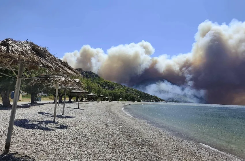  Βοιωτία:Εκκένωση 4 περιοχών-Μάχη με τις φλόγες στην Αργολίδα-Βελτιωμένη η εικόνα στο Ρέθυμνο