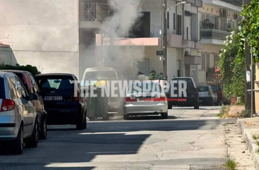  Βόλος:Αυτοκίνητο έπιασε φωτιά στη Νέα Ιωνία- Το εγκατέλειψε έγκαιρα ο οδηγός