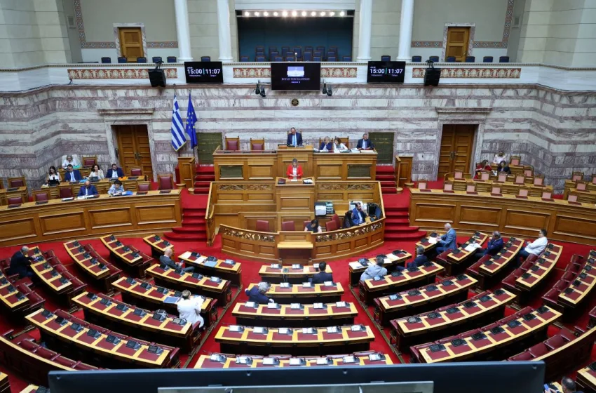  “Καύσωνας” στη Βουλή:Σφοδρές αντιδράσεις για  Κυριαζίδη – Αποστάσεις από τη Μενδώνη