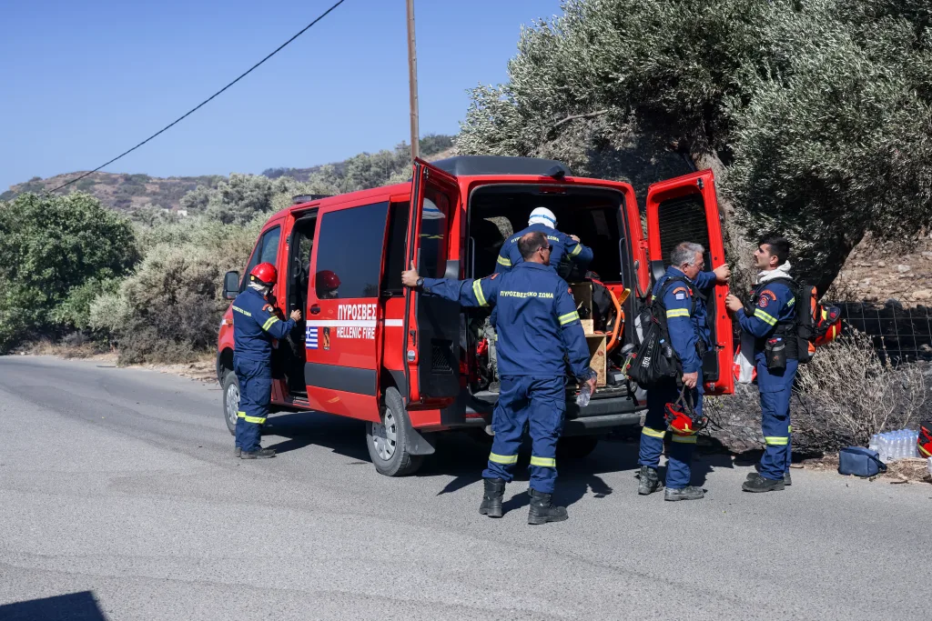 Δραματική νύχτα στο Ρέθυμνο-Στάχτη το 80% του φοινικόδασους Πρέβελης–Αναζωπύρωση στην Πάρο και την Κάλυμνο 6 ΠΥΡΟΣΒΕΣΤΕΣ ΡΕΘΥΜΝΟ