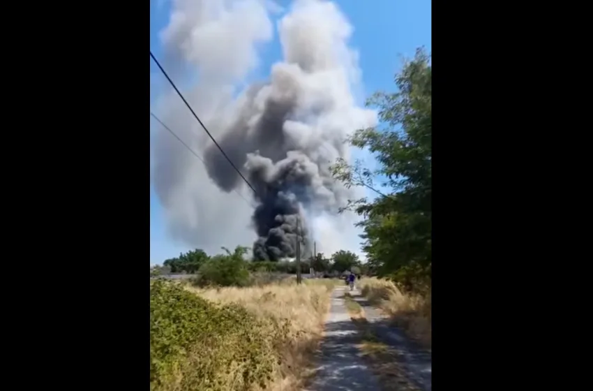  Φωτιά στο Καλοχώρι Θεσσαλονίκης- Καίγονται εργοστάσια, ήχησε 112 για τους καπνούς(vid)