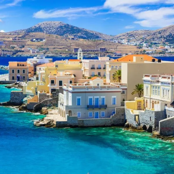 Ποιο είναι το ελληνικό νησί που αποθεώνουν οι Ιταλοί