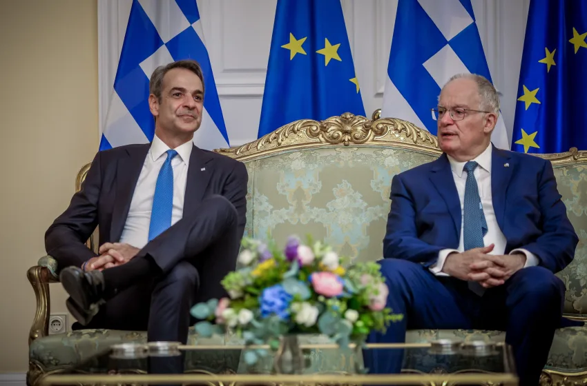  Προεδρικό Μέγαρο: Πηγαδάκια για τις εκλογές, συζήτηση για τα γλυπτά, τις ηχηρές απουσίες και τον αθλητισμό
