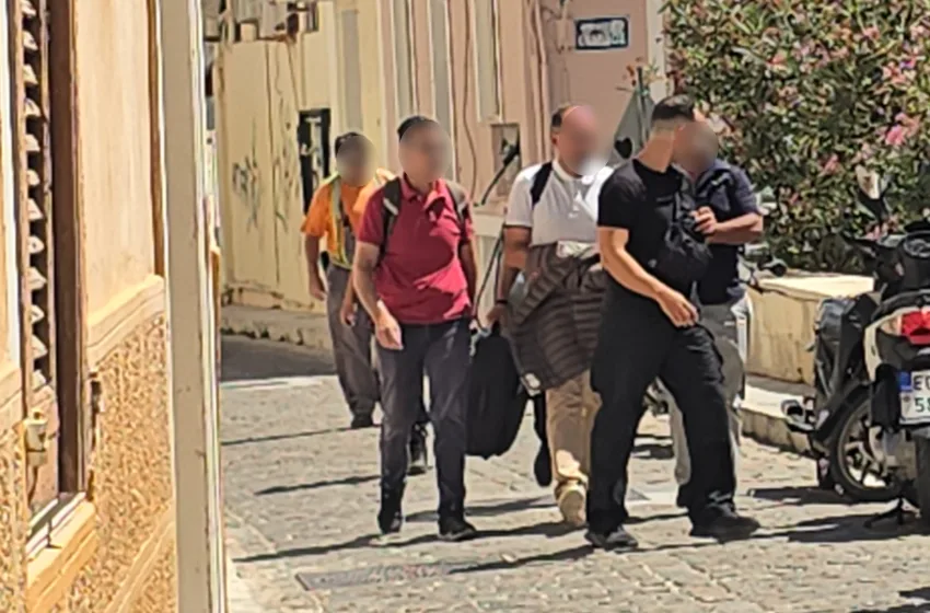  Πάρος: Συνεχείς αναζωπυρώσεις προς Άσπρο Χωριό – Μπήκε η φωτιά στις αυλές
