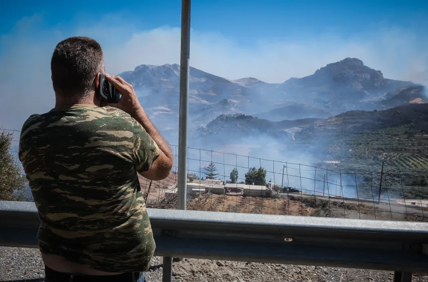  Ρέθυμνο: Κάηκε το μεγαλύτερο μέρος από το φοινικόδασος στην Πρέβελη-Συνεχίζεται η μάχη με τις φλόγες
