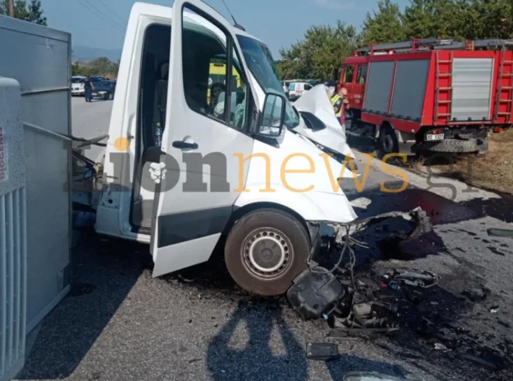 Σέρρες: Τρομακτικές εικόνες από το τροχαίο στις Σέρρες-Νεκροί μάνα και γιος-Βίντεο κατέγραψε τη μετωπική 4 1 10