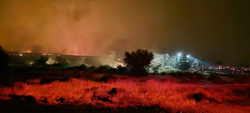 Δυτική Αττική: Πολλαπλά πύρινα μέτωπα-Ανεξέλεγκτες οι φλόγες σε Μέγαρα και Άγιο Νεκτάριο 2 1001