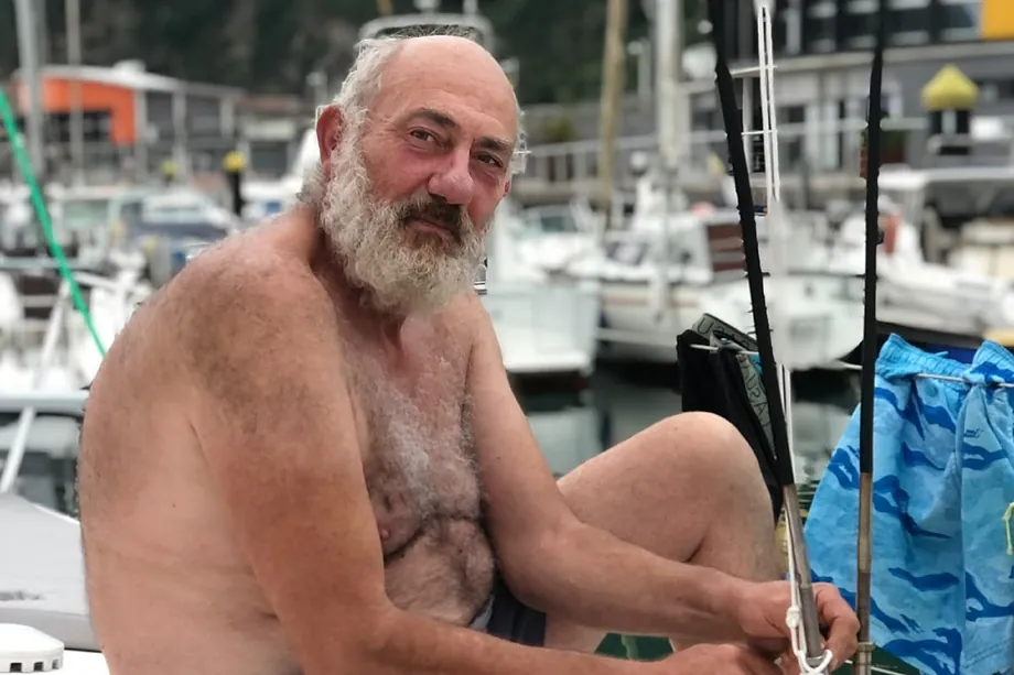 "Δεν γυρίζω πίσω μέχρι να βρεθεί": Απαρηγόρητη η σύζυγος του Ισπανού που έπεσε από σκάφος 2 17875118672239