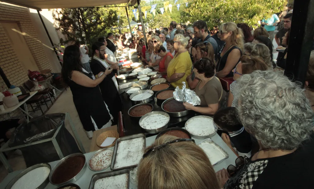 Το έθιμο της φανουρόπιτας αντέχει... γιατί οι γενιές αλλάζουν, όμως η ευχή μένει πάντα ίδια 15 4210333