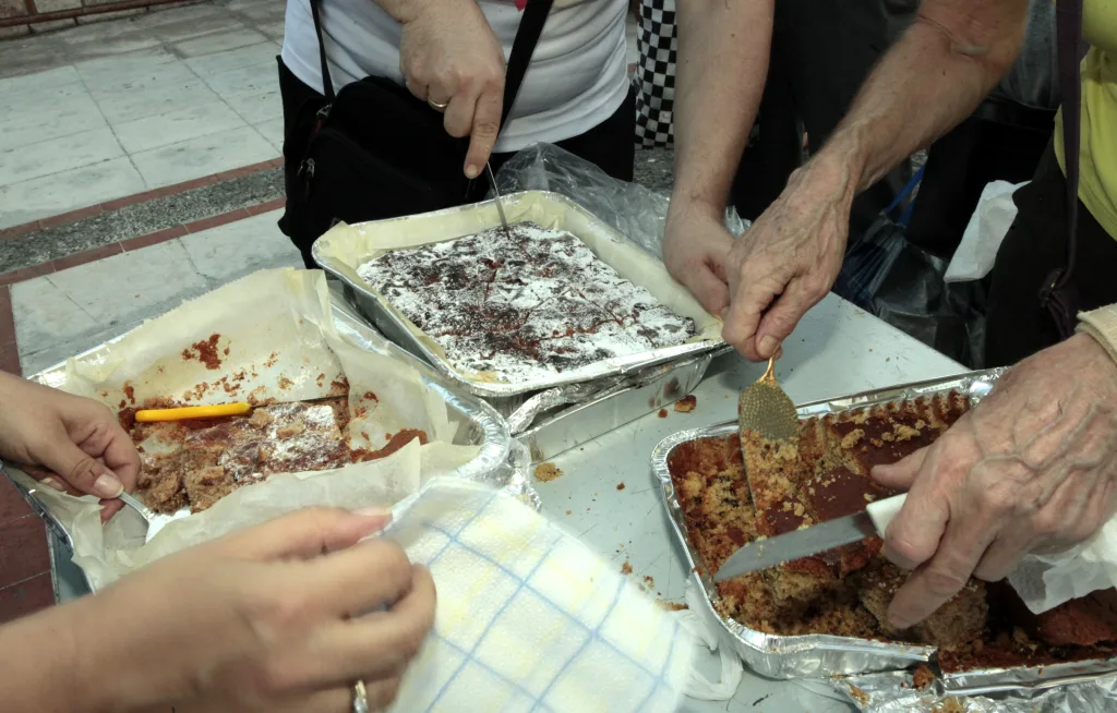Το έθιμο της φανουρόπιτας αντέχει... γιατί οι γενιές αλλάζουν, όμως η ευχή μένει πάντα ίδια 11 4210341
