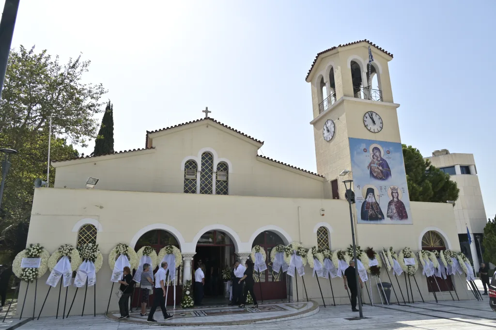 Δημήτρης Κόκοτας: Φίλοι και συγγενείς με δάκρυα στα μάτια στο "τελευταίο αντίο" (εικόνες&vid) 10 7067335