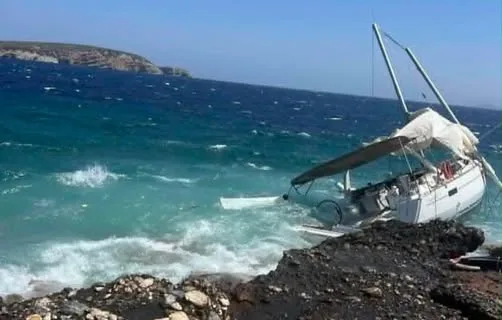  Συγκλονιστικό βίντεο από την προσάραξη ιστιοφόρου στη Μουτσούνα Νάξου–Σώοι οι επιβαίνοντες