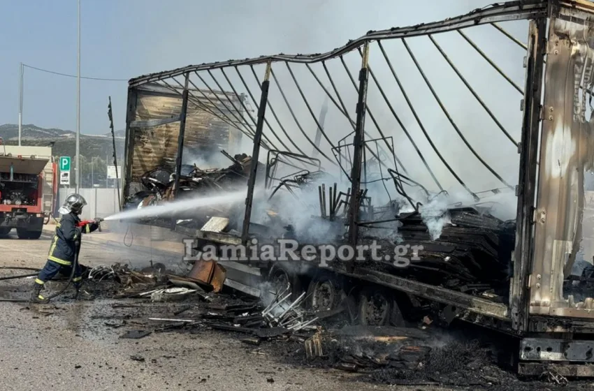  Στις φλόγες φορτίο νταλίκας στην εθνική οδό έξω από τη Στυλίδα (vid)