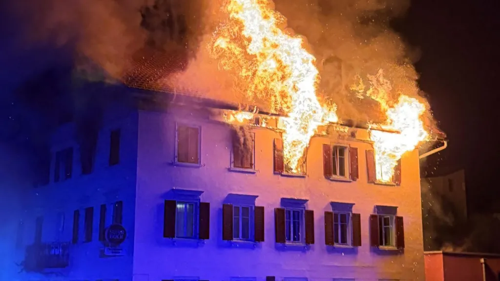 Ελβετία: Οκτώ τραυματίες και πέντε αγνοούμενοι από φωτιά σε κτηριακό συγκρότημα 3 8dbc0170 9d27 11f1 889e c901b814ac6c.jpg