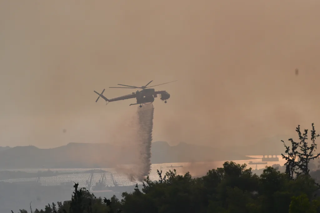 Σε Μέγαρα και Βίλια τα μεγάλα πύρινα μέτωπα-Καίγονται σπίτια στο Κρύο Πηγάδι - Πυρκαγιά στο Κούπι Κορωπίου 9 FOTIA ATTIKH
