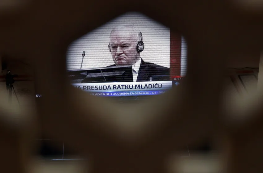  Μλάντιτς: Ποιος ήταν ο “χασάπης της Βοσνίας”–Γιατί τα εγκλήματα που έκανε, δεν θα ξεχαστούν