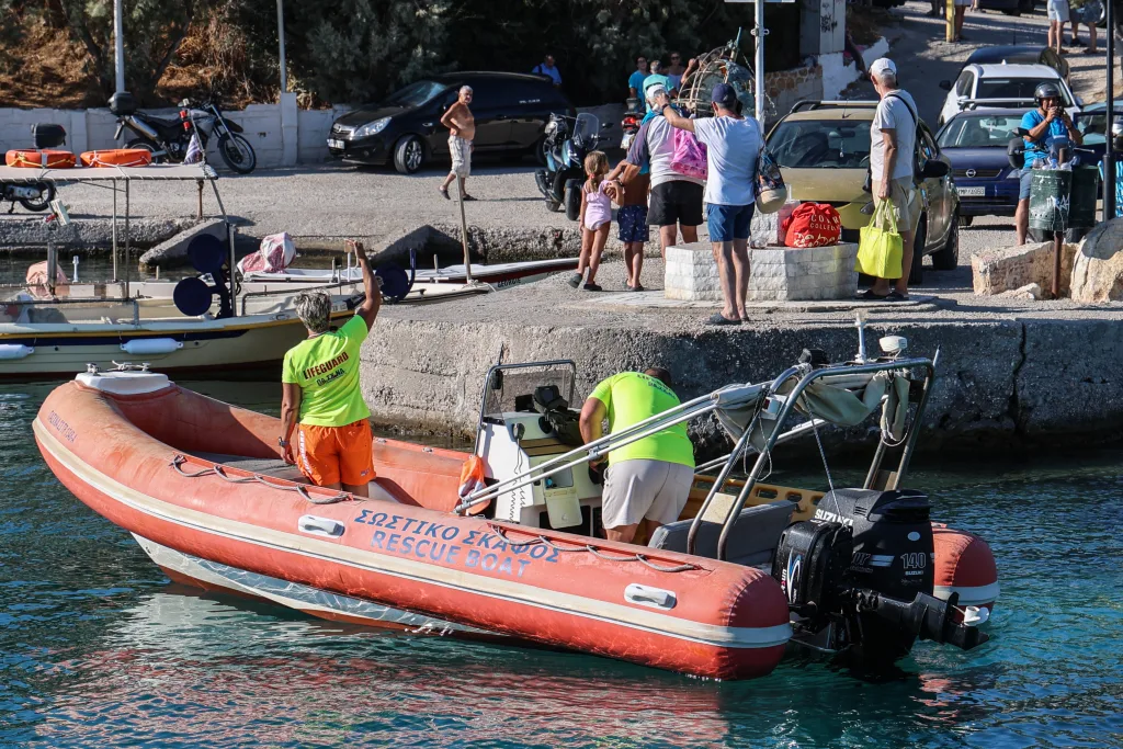Σαλαμίνα: Στο μικροσκόπιο η καταγγελία για το ακαθάριστο οικόπεδο – Πώς εξελίχθηκε η φωτιά με τους δύο νεκρούς 7 SALAMINA 5A