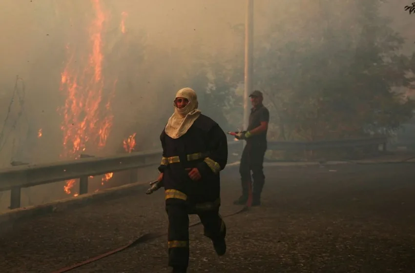  Αλβανία: Μεγάλη φωτιά κοντά στα Τίρανα- Ολονύχτια μάχη με τις φλόγες, εκκένωση οικισμών