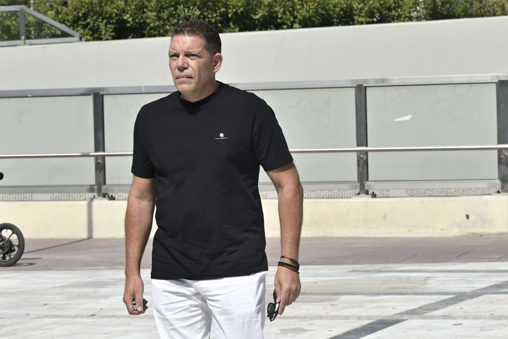 Δημήτρης Κόκοτας: Φίλοι και συγγενείς με δάκρυα στα μάτια στο "τελευταίο αντίο" (εικόνες&vid) 12 bithikotsis