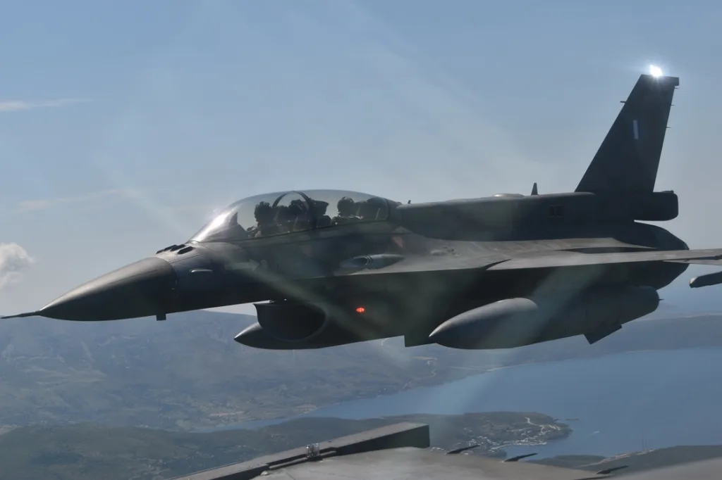 f 16 tourkiko drone