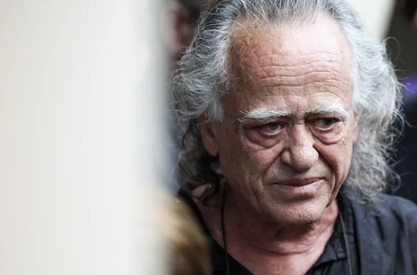  Νίκος Καλογερόπουλος: Ο “ανυπότακτος” του ελληνικού σινεμά-Το “όχι” στον Αγγελόπουλο, τις διαφημίσεις, την εξουσία