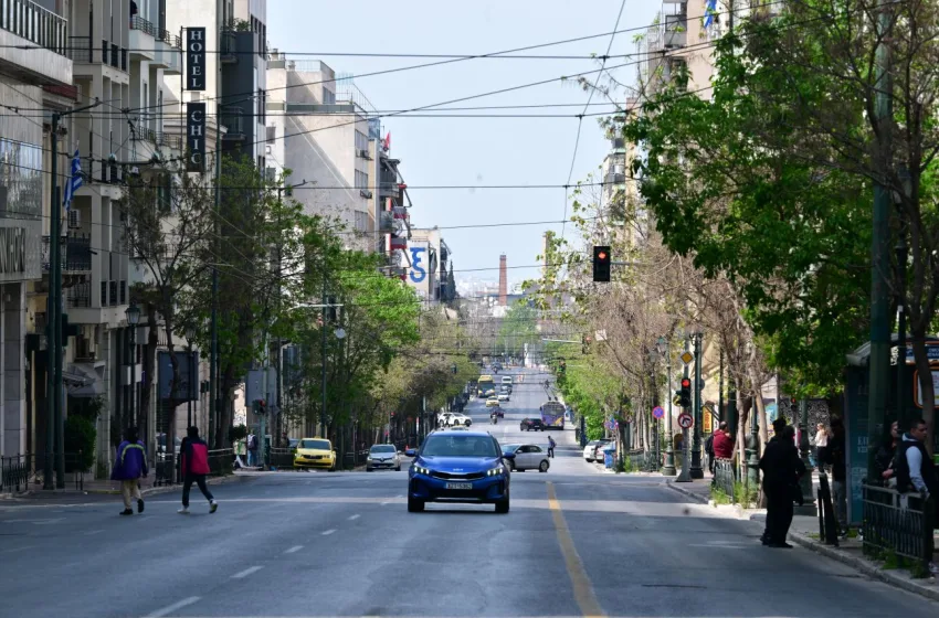 Μπαράζ παραβάσεων στους άδειους δρόμους της Αθήνας