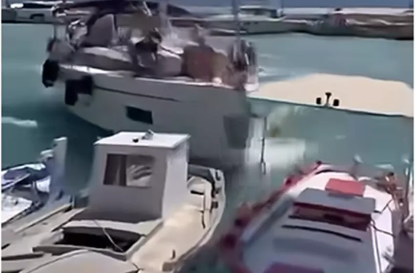  Βίντεο: Ιστιοφόρο πέφτει με ταχύτητα πάνω σε ελλιμενισμένα σκάφη στο λιμάνι του Καλάμου στη Λευκάδα
