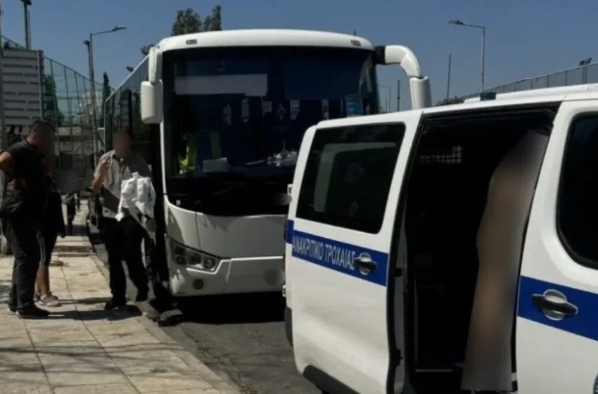  Αθηνών-Σουνίου: Λεωφορείο έκανε παράνομη αναστροφή- Δικογραφία για επικίνδυνη οδήγηση στην οδηγό