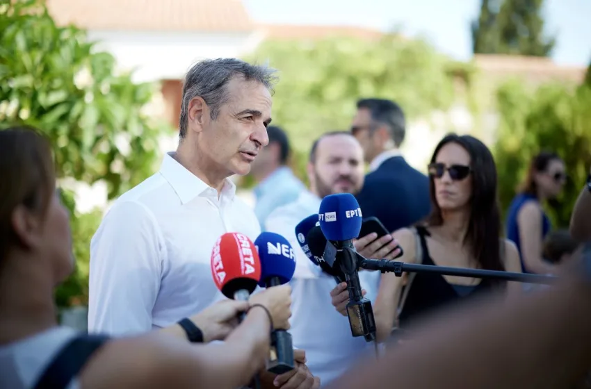  Στα Χανιά ο Μητσοτάκης για Δεκαπενταύγουστο: “Η σκέψη μας σε όσους δίνουν τη μάχη απέναντι στις πυρκαγιές”
