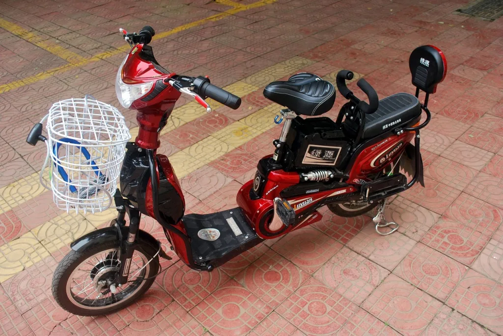 moped 19377 1280