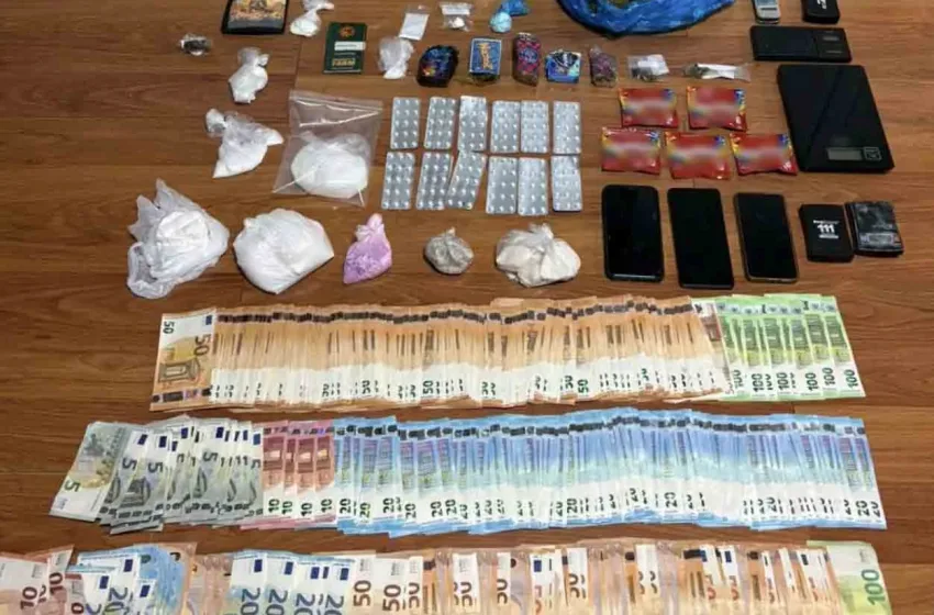 Σύλληψη ψυχολόγου για διακίνηση ναρκωτικών στη Δυτική Αττική–Συλλήψεις 2 ατόμων-Γνωστή τραγουδίστρια “πελάτισσα” κυκλώματος