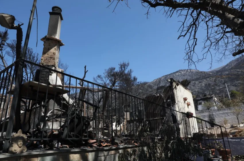  Πόρτο Γερμενό: Εικόνες καταστροφής άφησε πίσω της η μεγάλη πυρκαγιά-Ξεκίνησε η αυτοψία στα καμένα