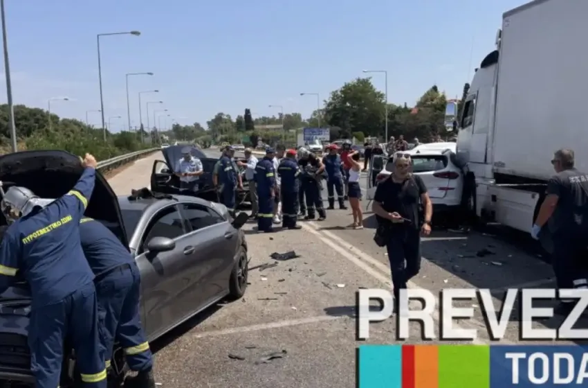  Σοβαρό τροχαίο στην σήραγγα Ακτίου – Πρέβεζας με οκτώ τραυματίες-Φορτηγό συγκρούστηκε με τρία ΙΧ