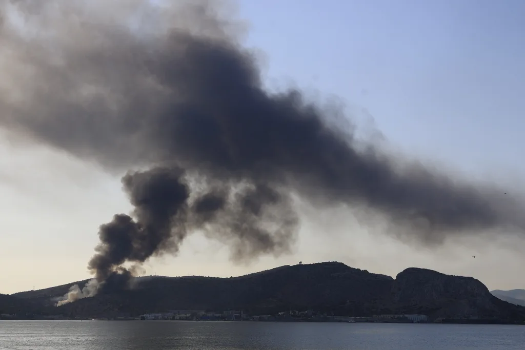 Πύρινα μέτωπα: Η εικόνα σε Σαλαμίνα, Ηράκλειο, Βοιωτία, Πέλλα, Κερατέα 3 salamina 7