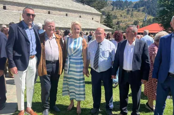 Backstage-right-v2 44 Σαμαρίνα: Η Σδούκου διαψεύδει τα περί εκδίωξης κυβερνητικών στελεχών- “Φανταστική αυγουστιάτικη ιστορία”