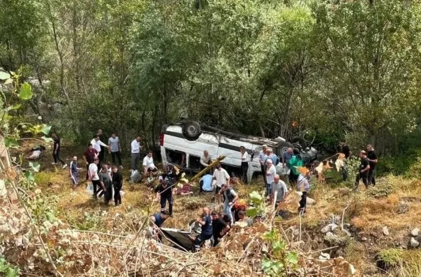  Τουρκία: Τέσσερις νεκροί και δέκα τραυματίες από πτώση μίνι λεωφορείου σε χαράδρα
