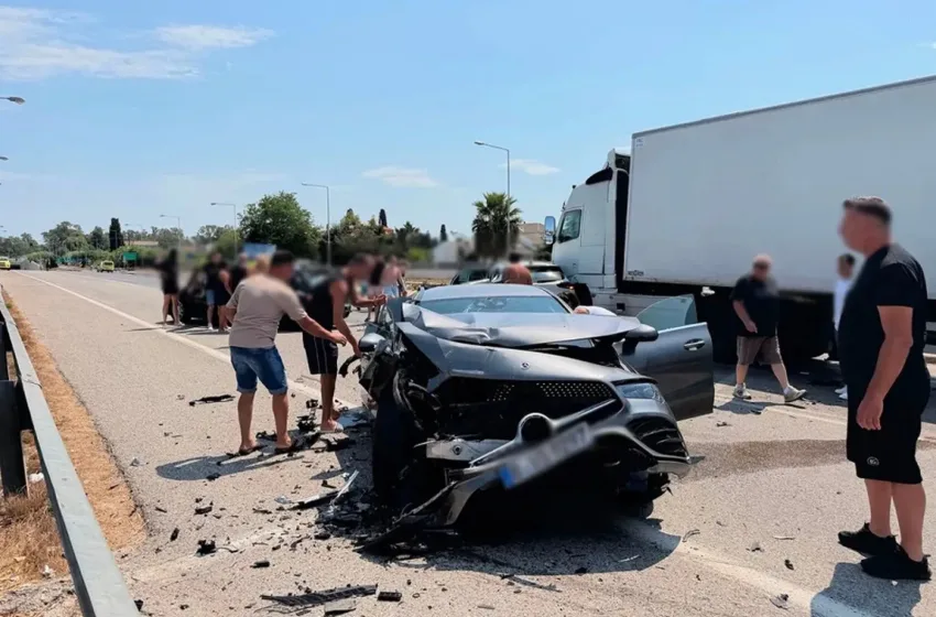  Πρέβεζα: Το φορτηγό έπεσε πάνω στα σταματημένα Ι.Χ.- Μαρτυρία Ιταλίδας από το νοσοκομείο (vid)