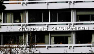 Politics-v2-Part1 30 Υπ. Οικονομικών: Όσο μειώνεται το χρέος, μεγαλώνει το όφελος για τους πολίτες-Η αντιπολίτευση μεμψιμοιρεί