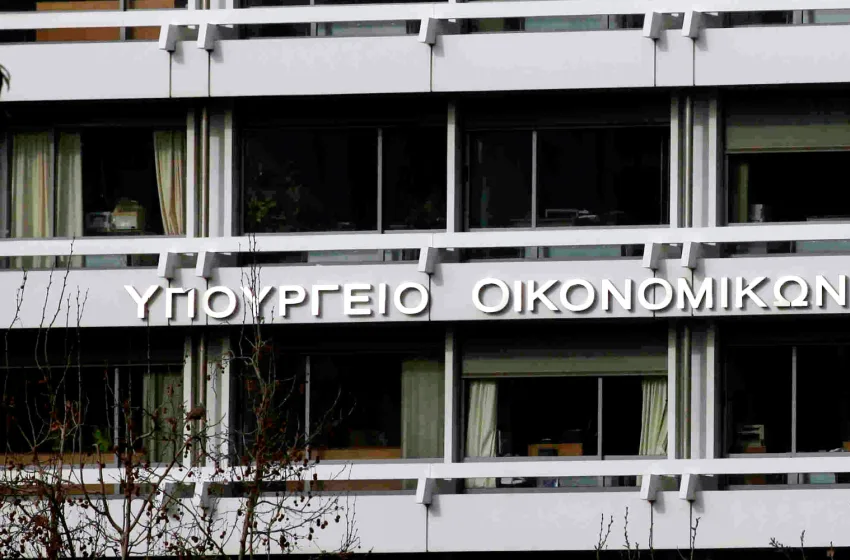  Υπ. Οικονομικών: Όσο μειώνεται το χρέος, μεγαλώνει το όφελος για τους πολίτες-Η αντιπολίτευση μεμψιμοιρεί