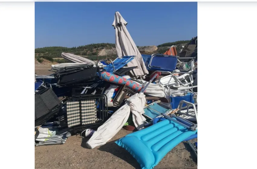  Χαλκιδική: Ξηλώθηκαν 100 ομπρέλες και ξαπλώστρες που έμεναν μόνιμα  στη Γερακινή
