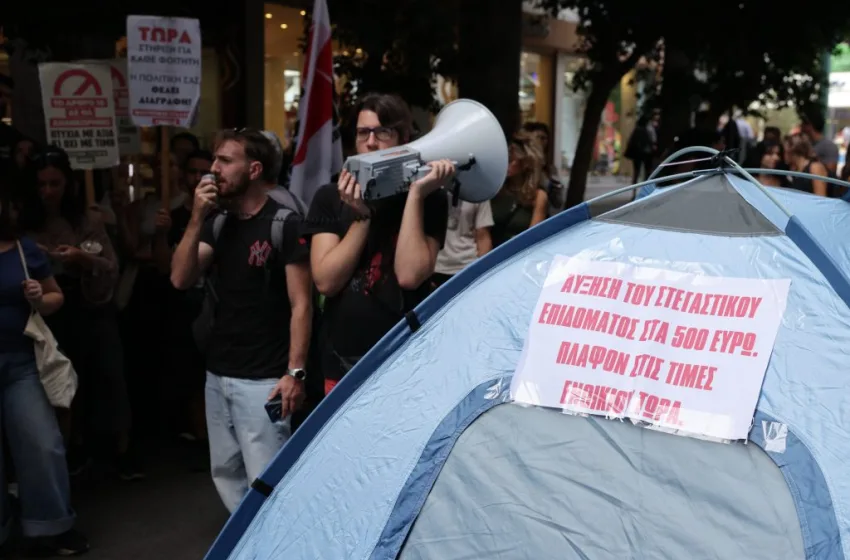  ΥΠΟΙΚ: Φοιτητές έστησαν σκηνές-  Ζητούν περισσότερες εστίες, πλαφόν στα ενοίκια 
