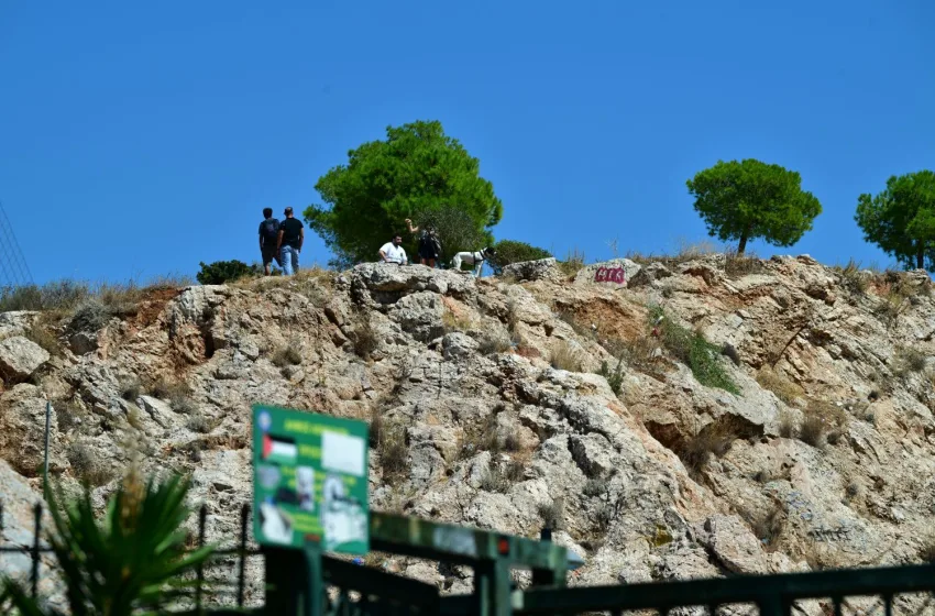  Μακάβριο εύρημα στην Κυψέλη: Πήγε να βρει μια μπάλα και εντόπισε ανθρώπινα οστά