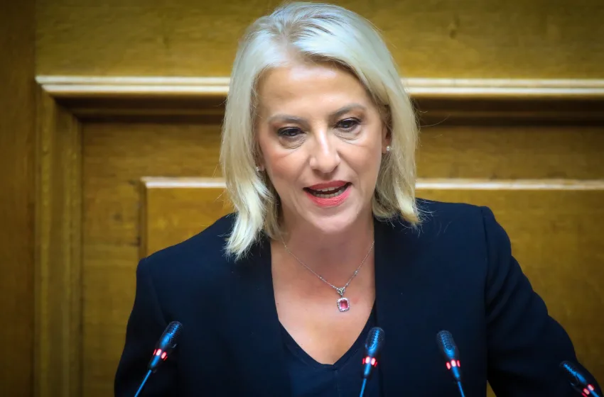  Δούρου για Συνταγματική Αναθεώρηση: Ο ΣΥΡΙΖΑ δεν δίνει λευκή επιταγή στην κυβέρνηση