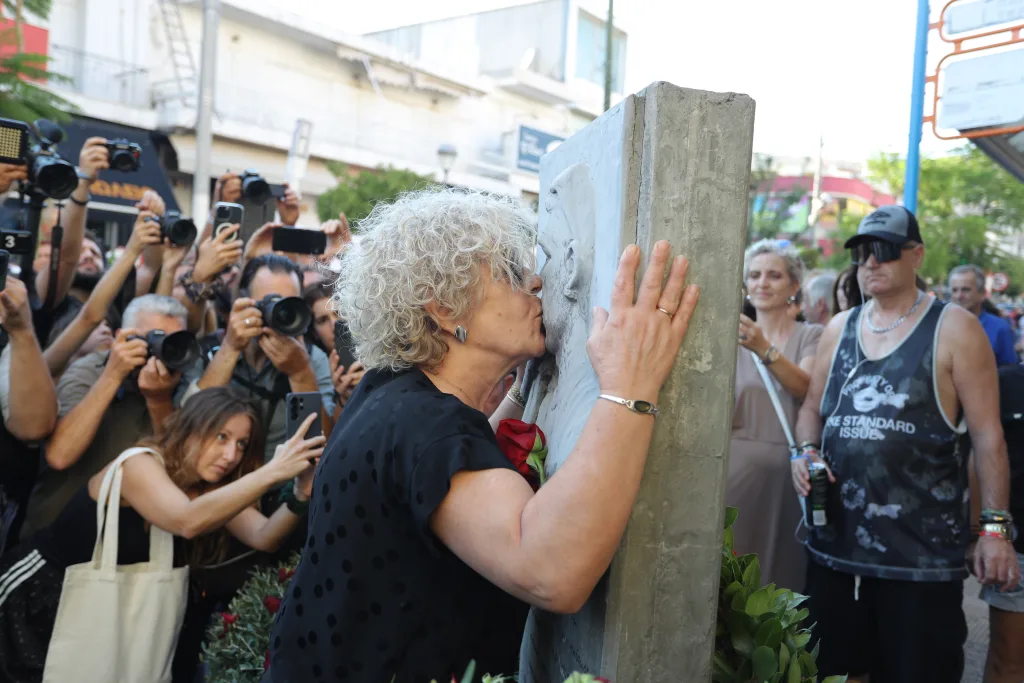 13 χρόνια από την δολοφονία Φύσσα- Πλήθος κόσμου στην αντιφασιστική διαδήλωση (εικόνες) 30 7090821